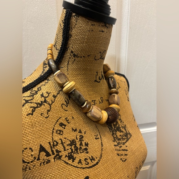 Vintage Chunky Vintage Timeless Brown and Tan Beaded Necklace Chocker - Picture 7 of 12